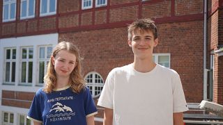 Los estudiantes Emily y Rasmus en Th. Langs 