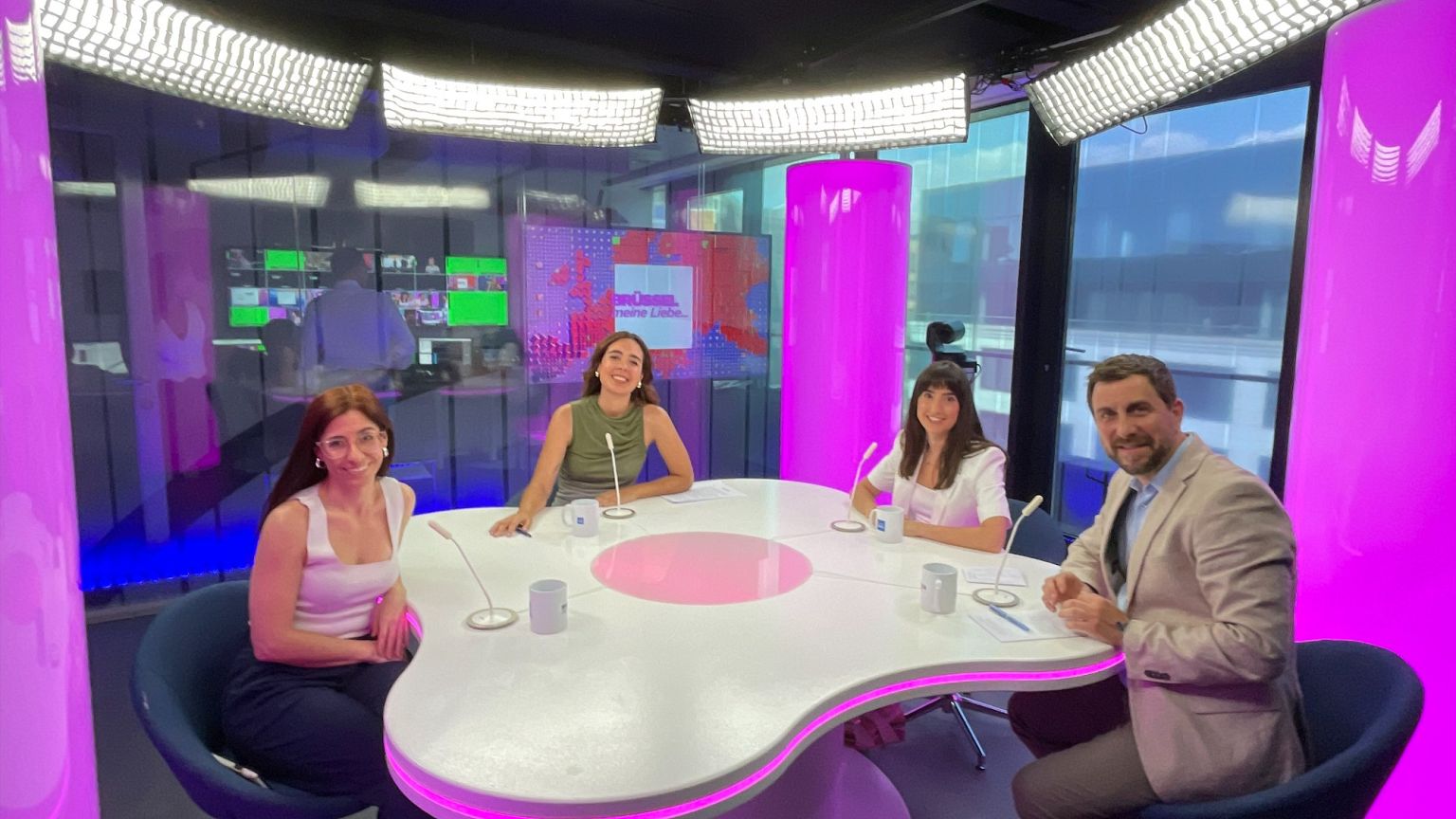 Amaia Echevarria junto a Beatriz Abellán, Toni Comín y Beatriz Rios