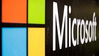 El logotipo de la empresa Microsoft se exhibe en sus oficinas en 2021.