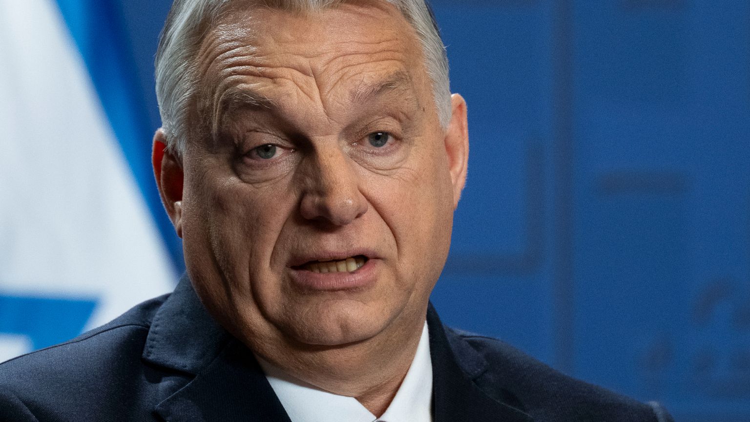 Premier Węgier Viktor Orbán przemawia podczas oświadczenia prasowego w Klasztorze Karmelitów w Zamku Buda w Budapeszcie, Węgry, czwartek, 3 kwietnia 2025 r.